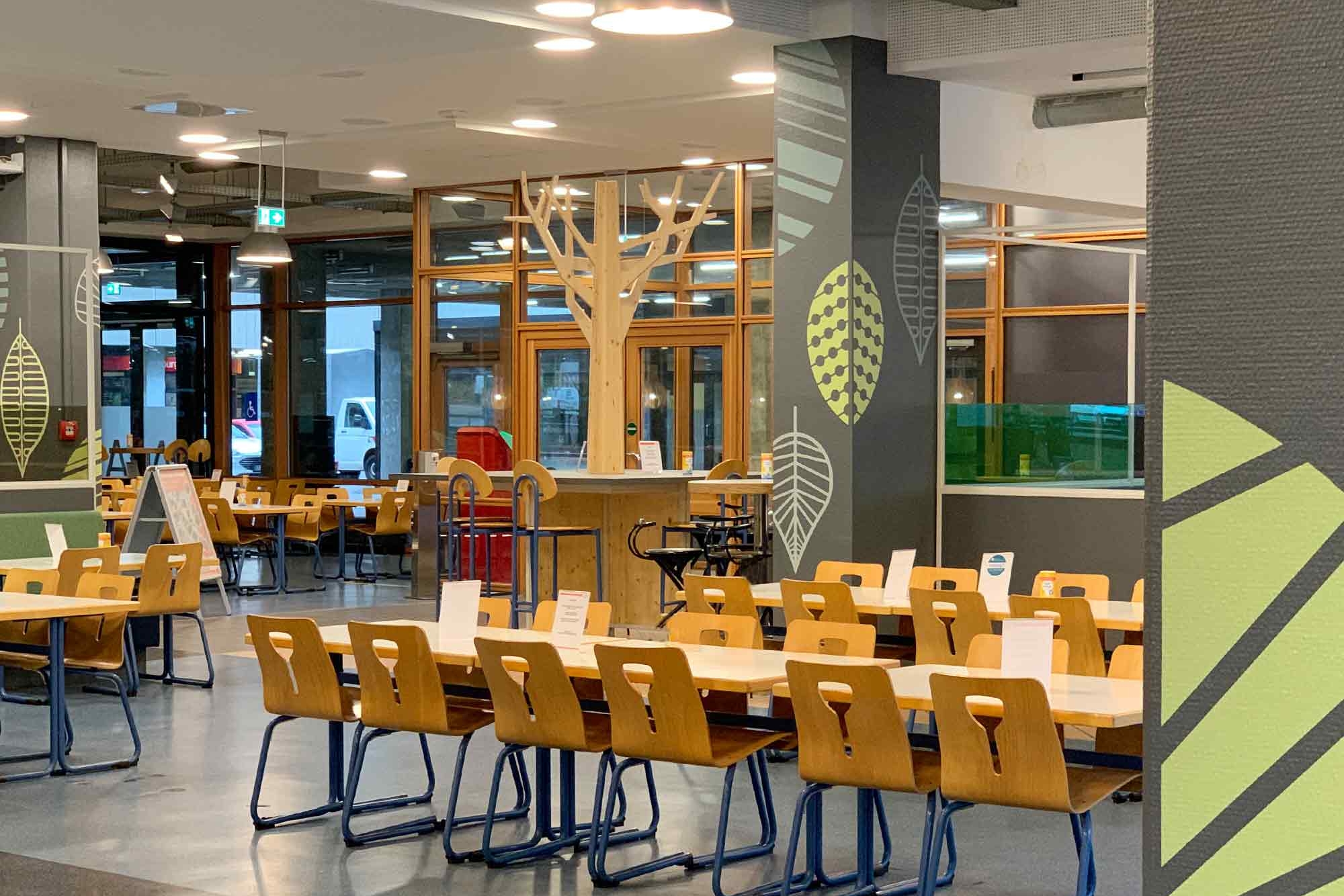 Blick in den Gastraum der Mensa Blattwerk