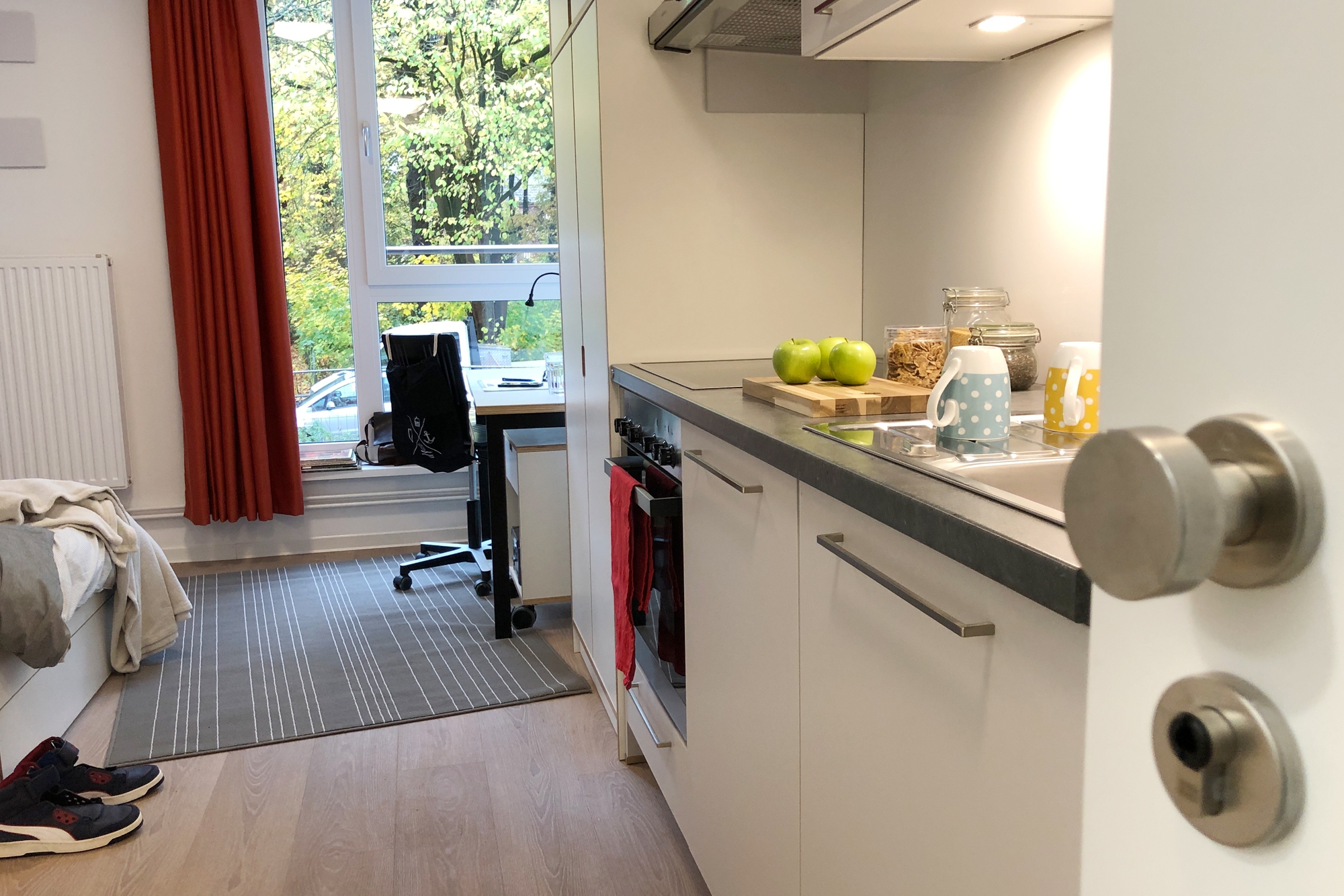 Example of a room with kitchenette in the Esther-Bejarano-Haus residential complex