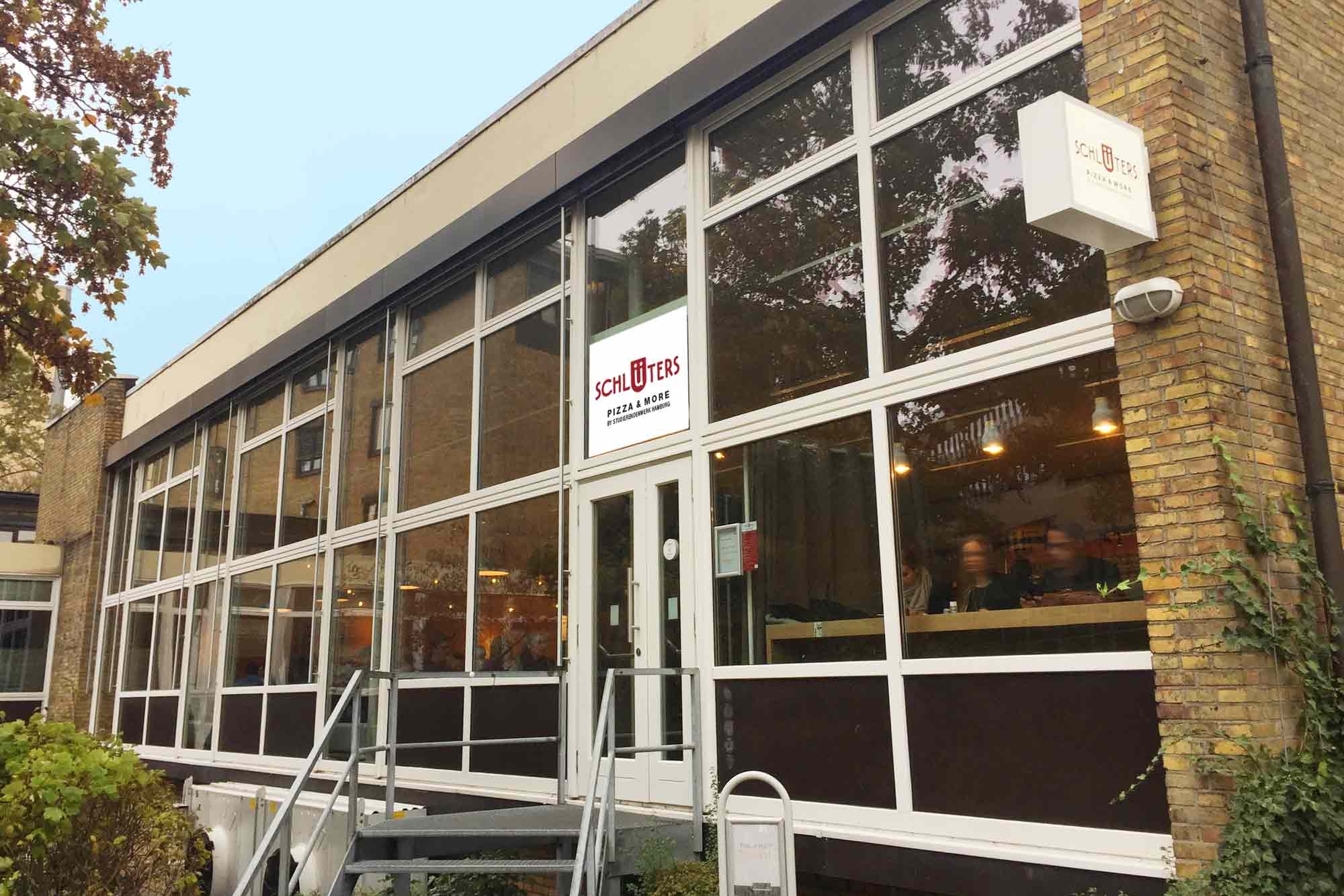 Außenansicht und Eingang Schlüters