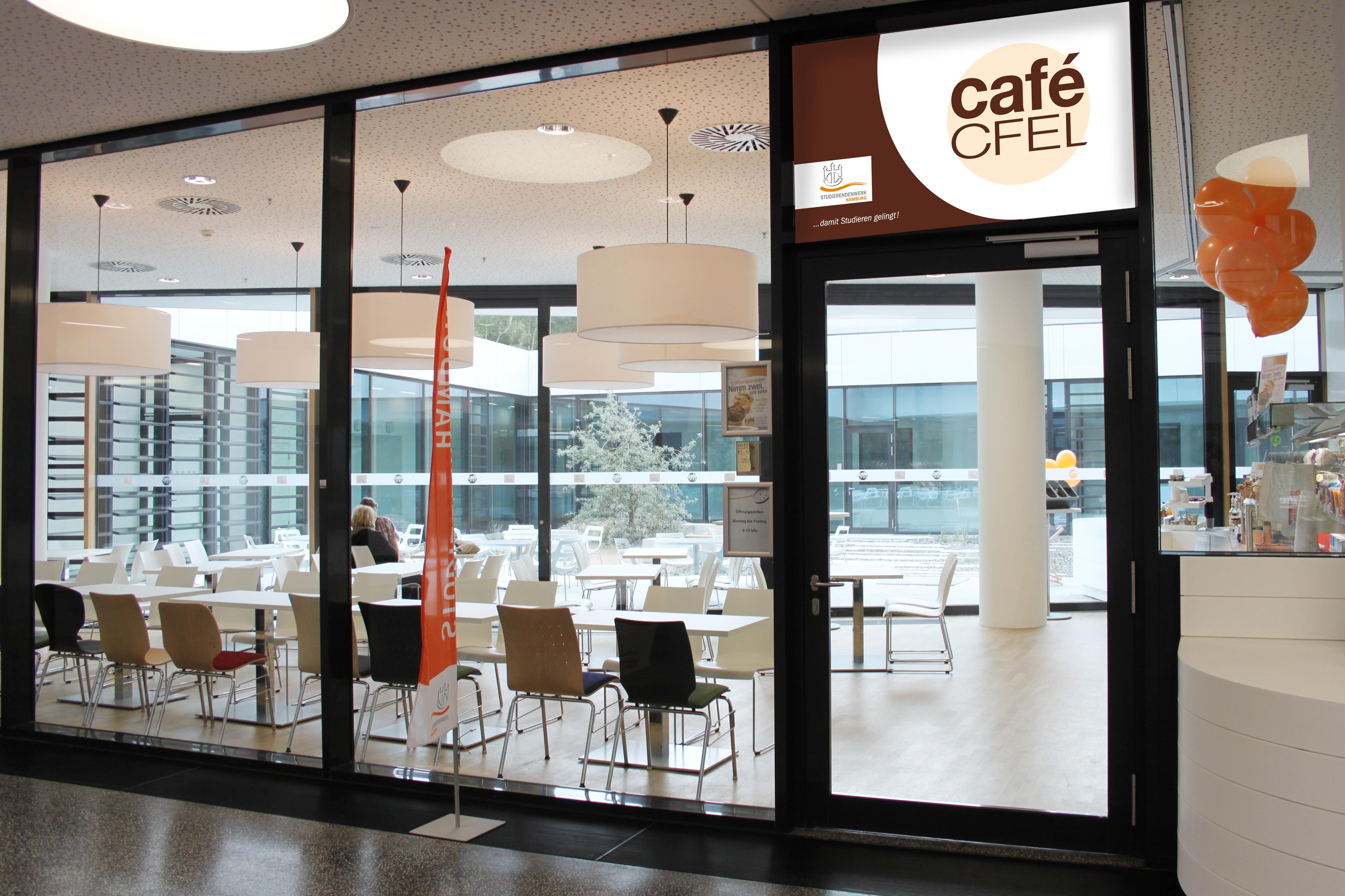 Eingang und Außenansicht Café CFEL