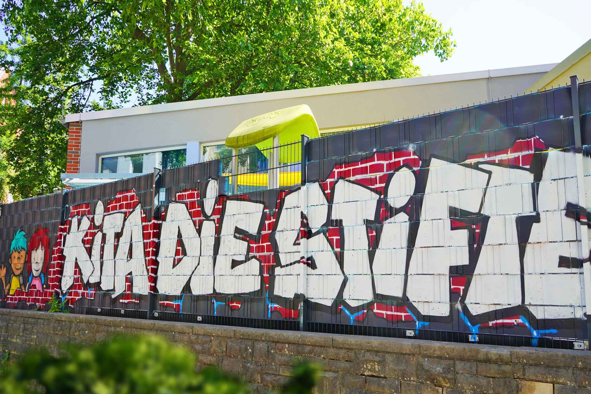 Der Schriftzug der Kita "Die Stifte" im Graffiti-Style