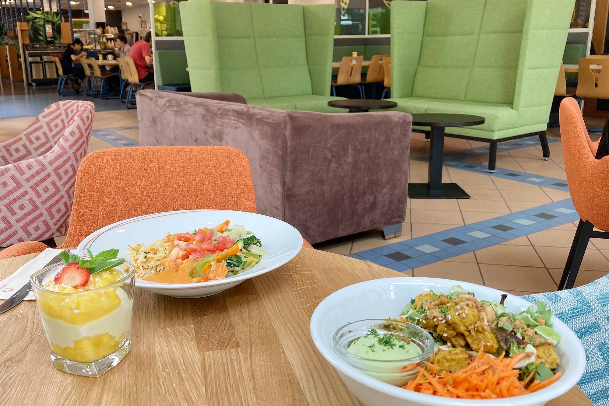 Gastraum der Mensa Blattwerk