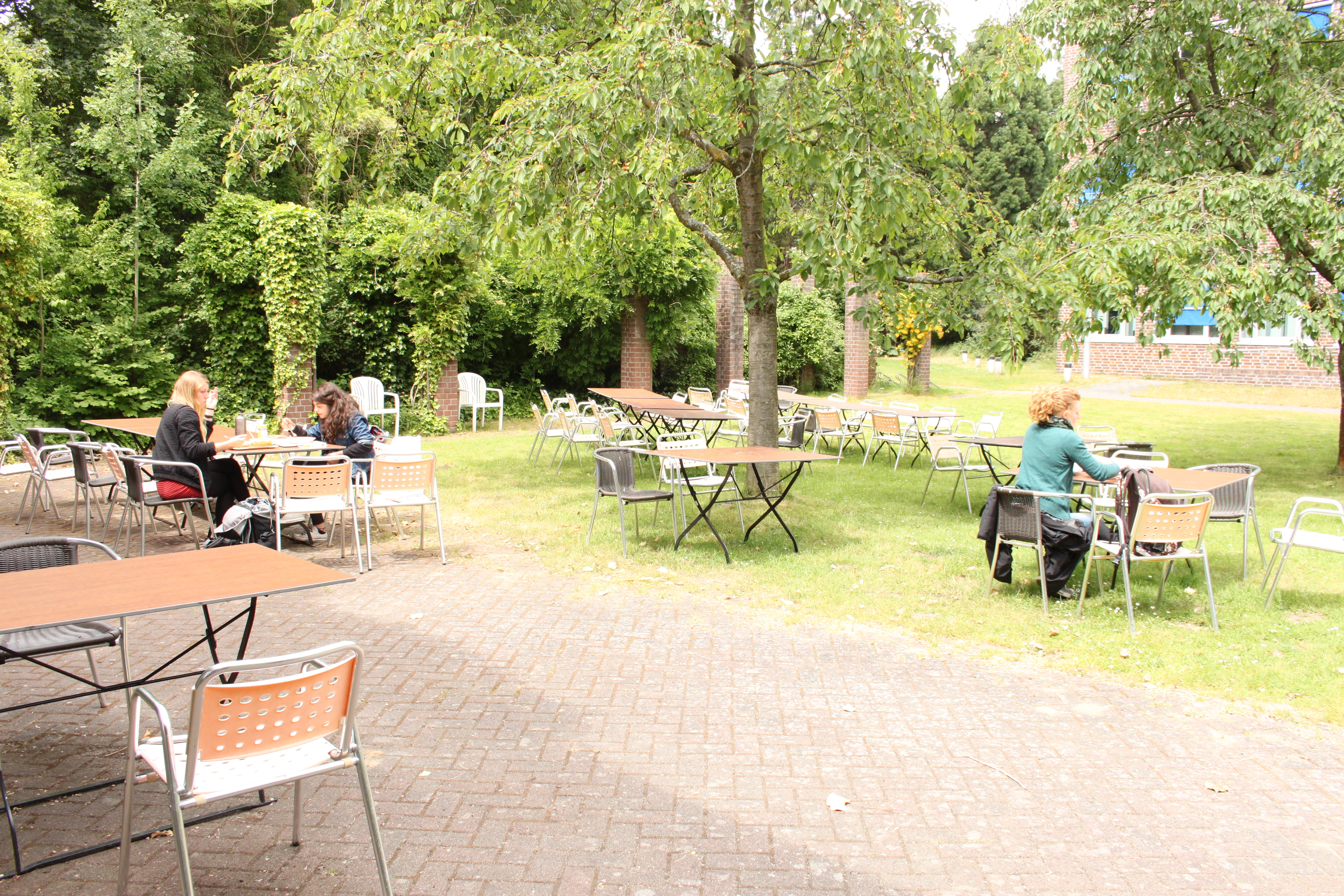Außenbereich der Mensa Botanischer Garten