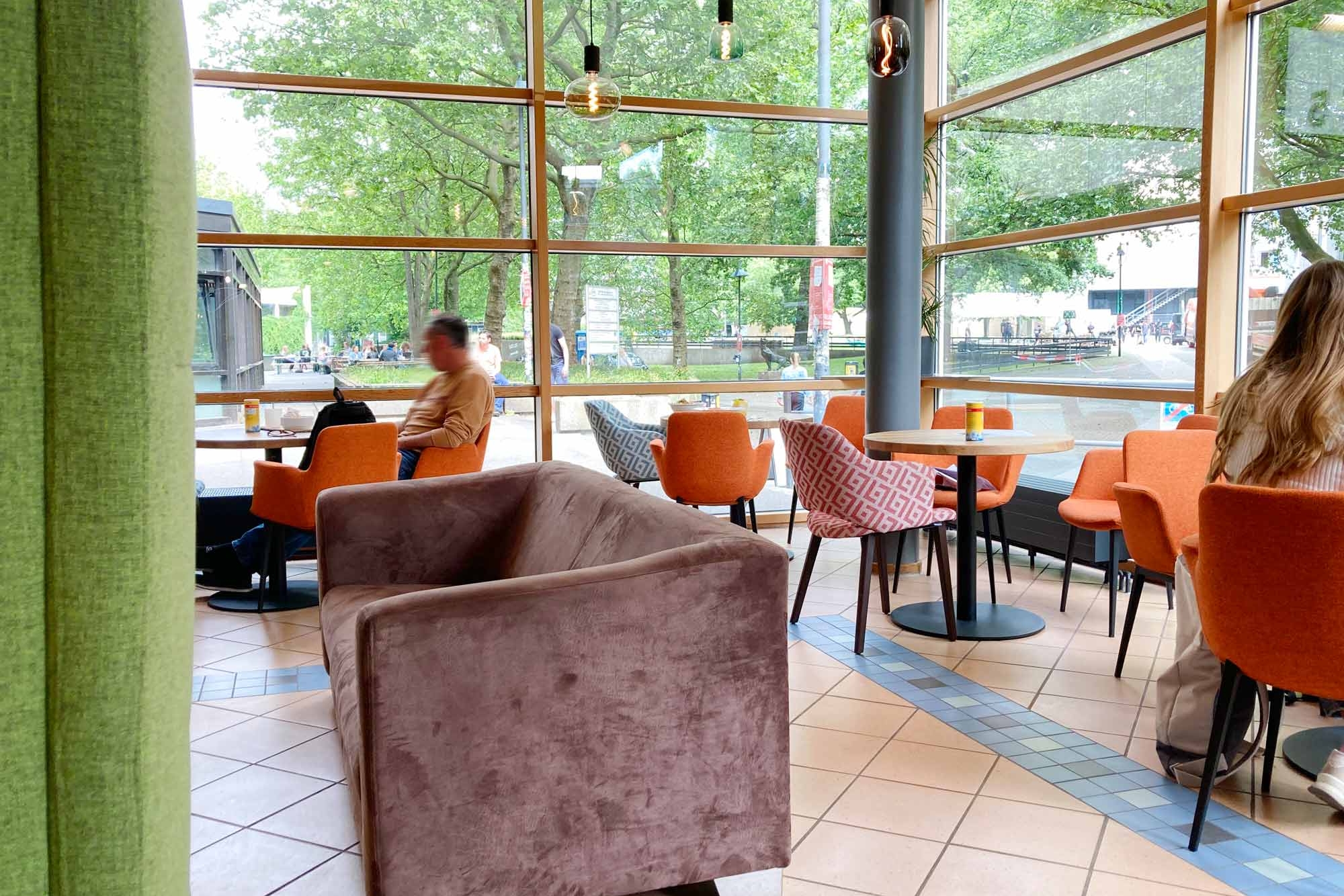 Blick in den Gastraum der Mensa Blattwerk