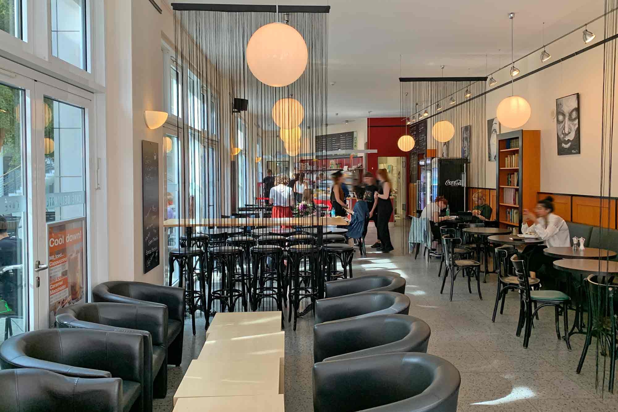 Blick in den Gastraum des Café dell´Arte